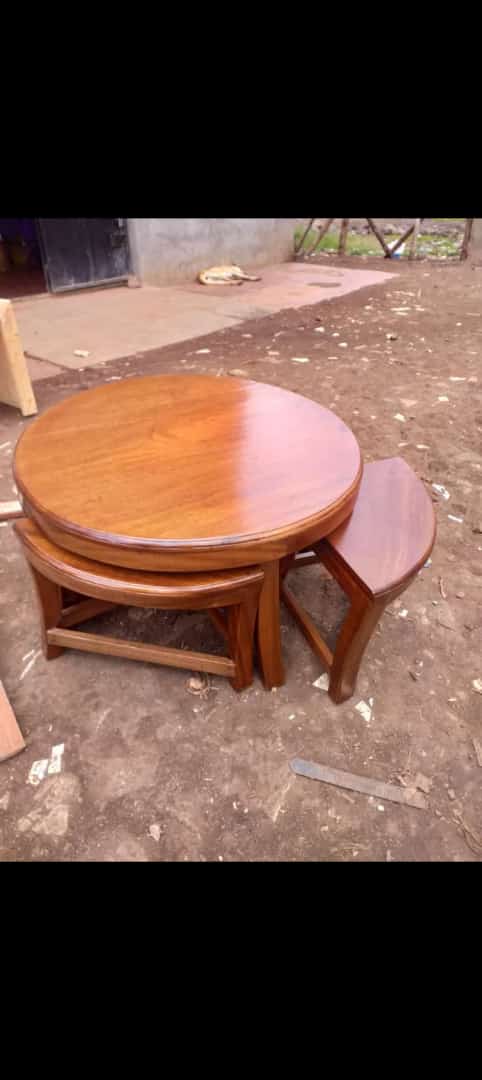Nest of stools
